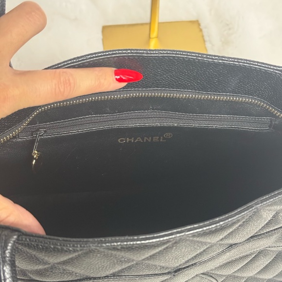 CHANEL CC Black Medallion Caviar Leather Tote - Picture 7 of 17